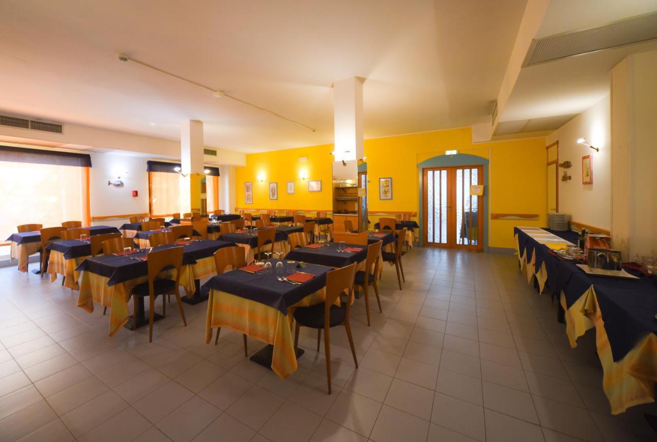 Hotel Kon Tiki San Vincenzo Exteriör bild