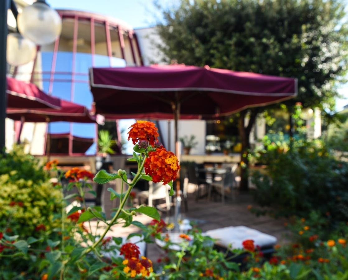 Hotel Kon Tiki San Vincenzo Exteriör bild